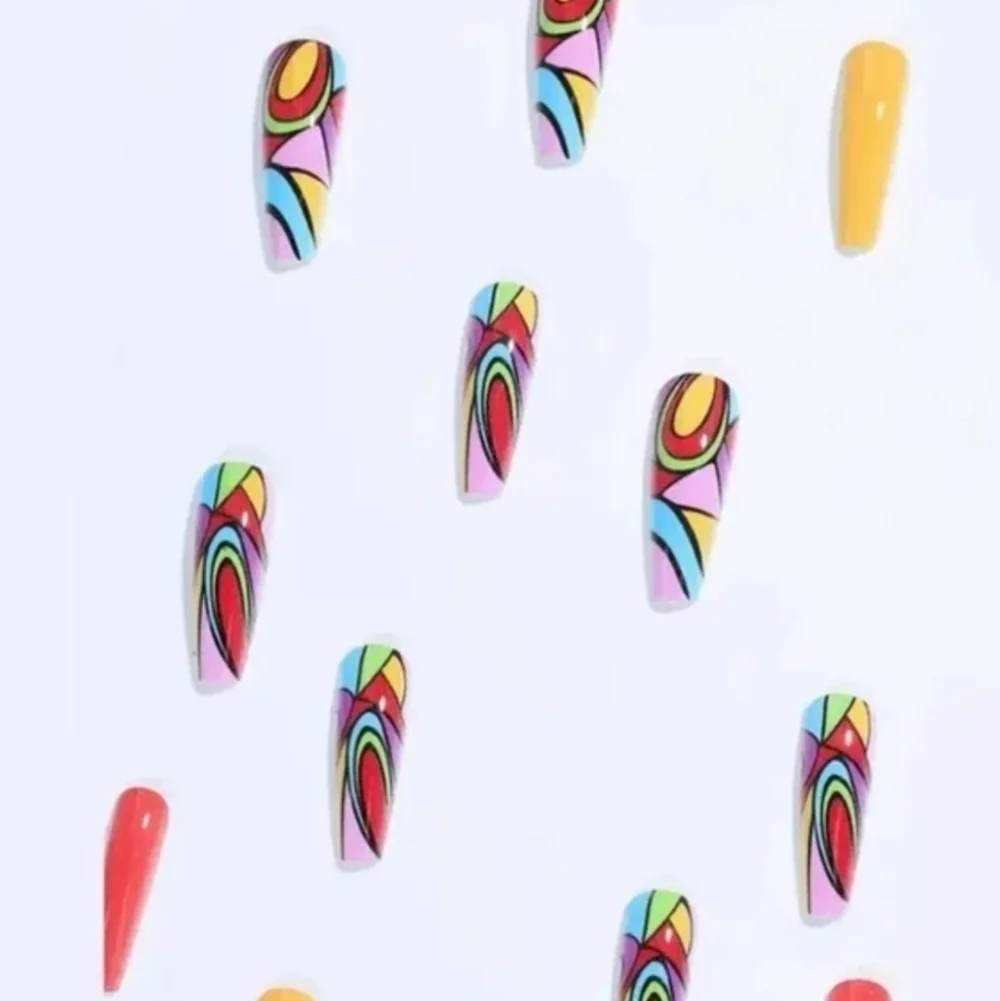 24 Pieces Fake press on nails